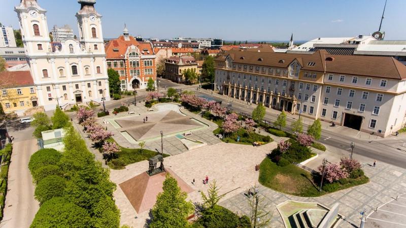 Egy szemtanú beszámolója alapján a Hősök terén történt lövöldözés előtt a támadó már korábban is megnyomta a ravaszt.