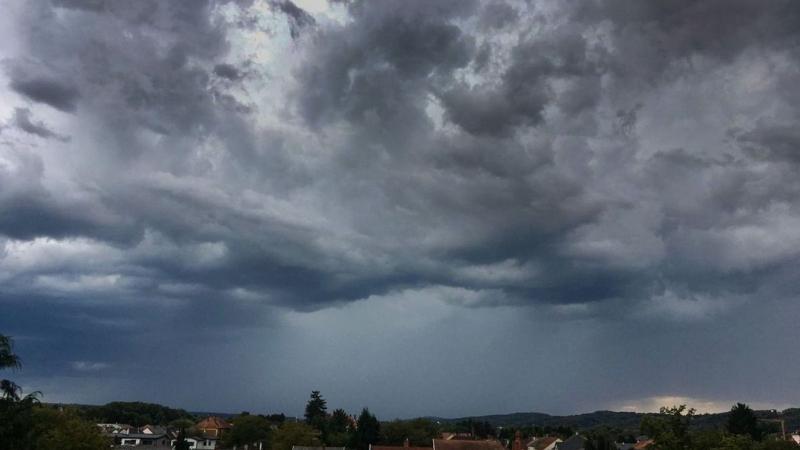 Megérkezett Magyarországra a Benjamin-ciklon, és hatalmas pusztítással vonul végig, a szélvihar mindent elsöpör, ami az útjába kerül.