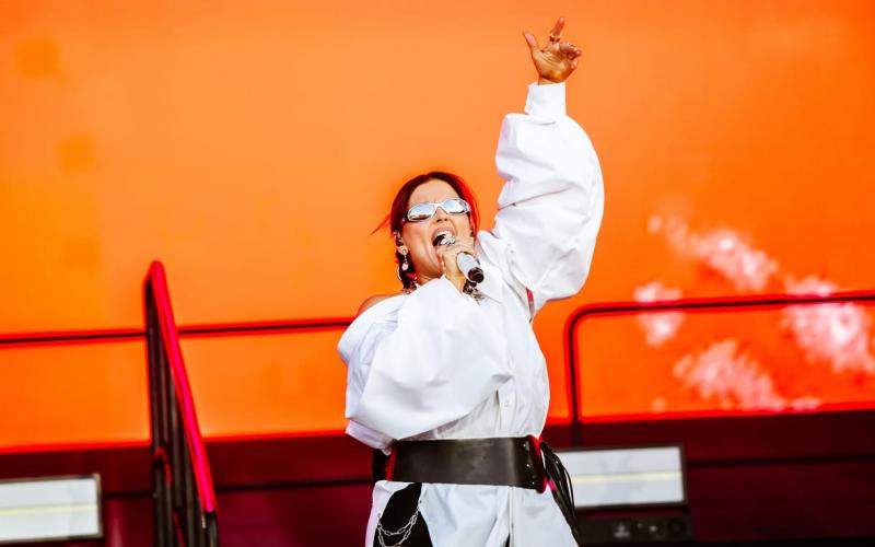 Nelly Furtado bejelentette, hogy visszavonul a zenei színtérről. A tehetséges énekesnő, aki számos slágert és emlékezetes albumot tudhat maga mögött, úgy döntött, hogy egy új fejezetet nyit az életében. Furtado eddigi pályafutása alatt rengeteg elismerést