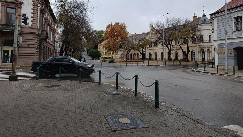 A TEOL hírei szerint Tolna vármegye egésze fehér takaróba burkolózott a reggel folyamán lehullott friss hó révén. Most már a latyak eltakarítására összpontosítanak az emberek.