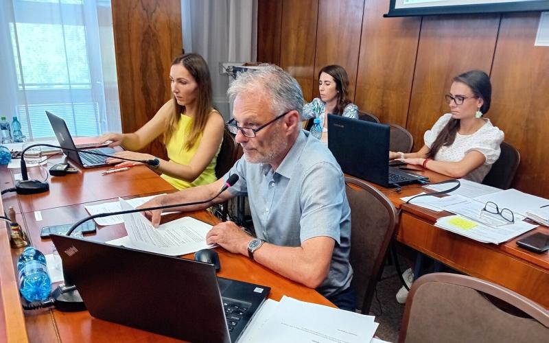 Különleges testületi ülés a Vadas helyzetének megvitatására: kezdetben nyilvános, de később mégsem az!