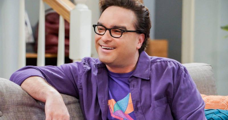 Emlékszel Leonardra az Agymenőkből? Az 50 éves Johnny Galecki igazi sármos szívtipró a valóságban is, aki nemcsak a képernyőn, hanem a magánéletében is megmutatja vonzó oldalát.