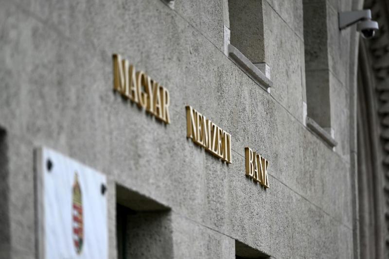 Az MNB újabb jelentős, 248 milliárd forintos veszteséget könyvelhetett el, ezzel a deficit összesen 1833 milliárd forintra nőtt.