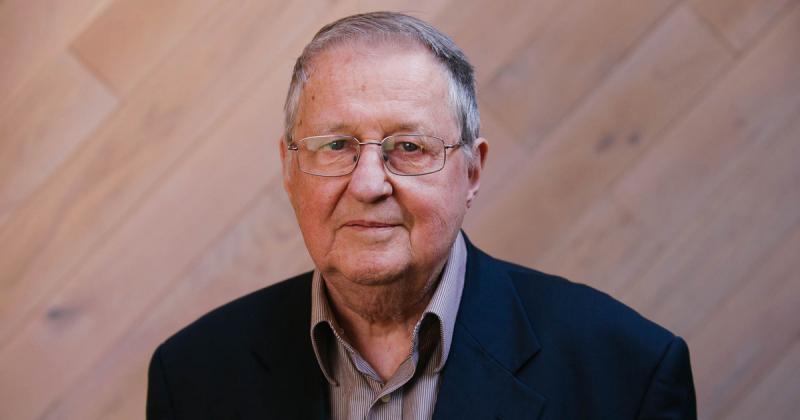 Elhunyt Sári József, a Kossuth- és Erkel-díjas zeneszerző, aki életművével jelentős nyomot hagyott a magyar zene világában. Az ő zenei öröksége és kreativitása sokak szívében él tovább.