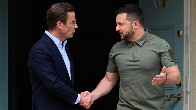 Zelenszkij Svédországba látogatott, hogy újabb fegyverek beszerzéséről tárgyaljon, mivel a Tomahawk rakéták hiánya miatt alternatív megoldásokra van szüksége.