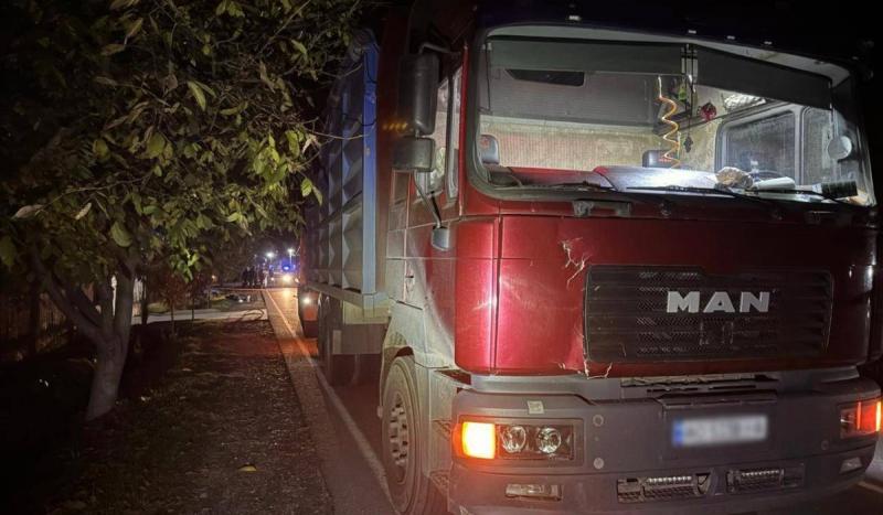 Szörnyű tragédia történt a Beregszászi járásban, ahol egy kerékpáros életét vesztette, miután elütötte egy gépjármű. Az eset sokkolta a helyi közösséget, és felhívta a figyelmet a közlekedésbiztonság fontosságára.